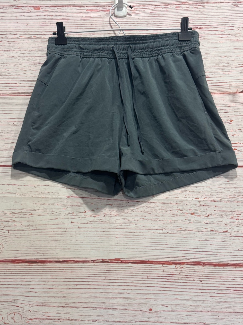 Lululemon Spring Break Away Short 3" in Juniper Sz 6